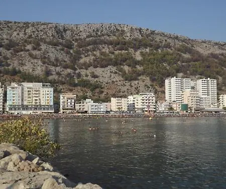 Holiday Apartment Shengjin بيت للعطل *